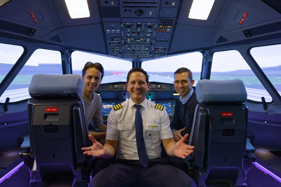 Pilots in the YesWeSim A320 flight deck