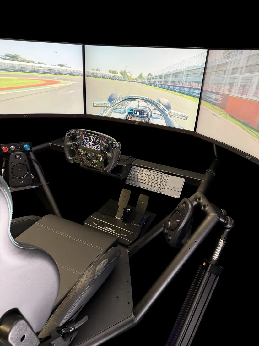 Formula 1 cockpit on a 6DOF motion platform with three screens